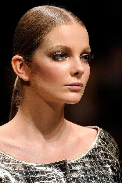 Look 27
